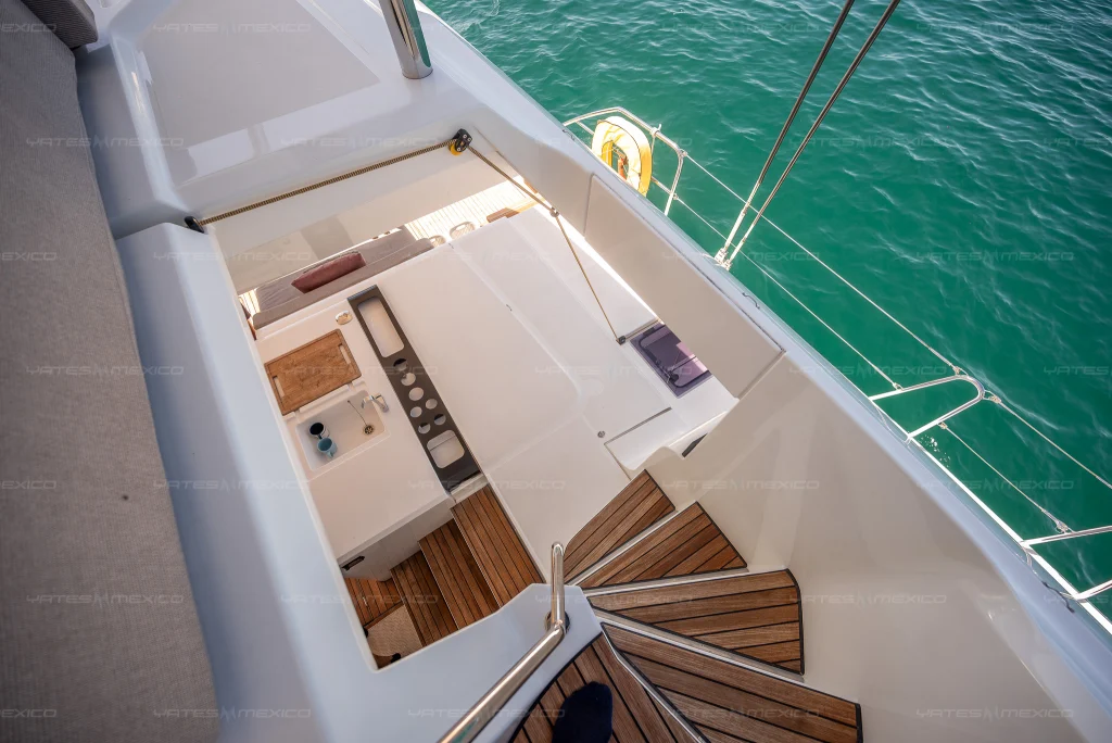 Lagoon 55 catamaran charter La Paz - decks and outdoor living - photo 19