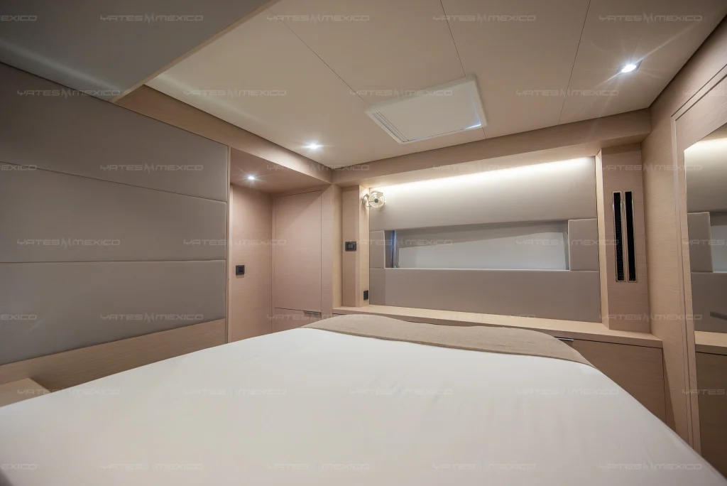 Lagoon 55 catamaran charter La Paz - cabins and en-suite heads - photo 32