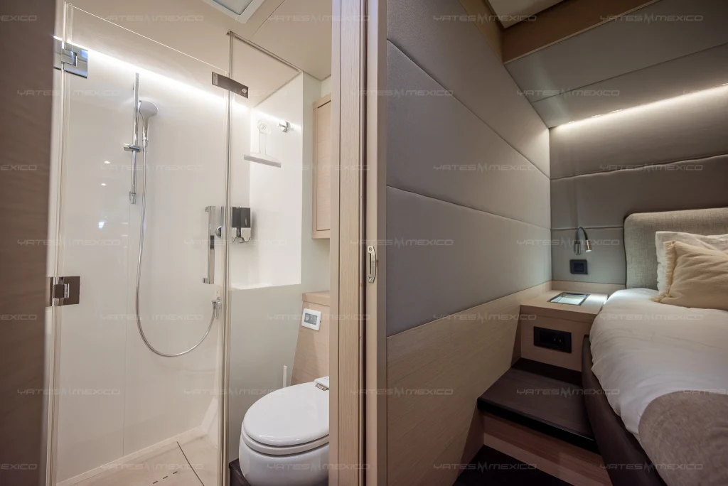Lagoon 55 catamaran charter La Paz - cabins and en-suite heads - photo 33