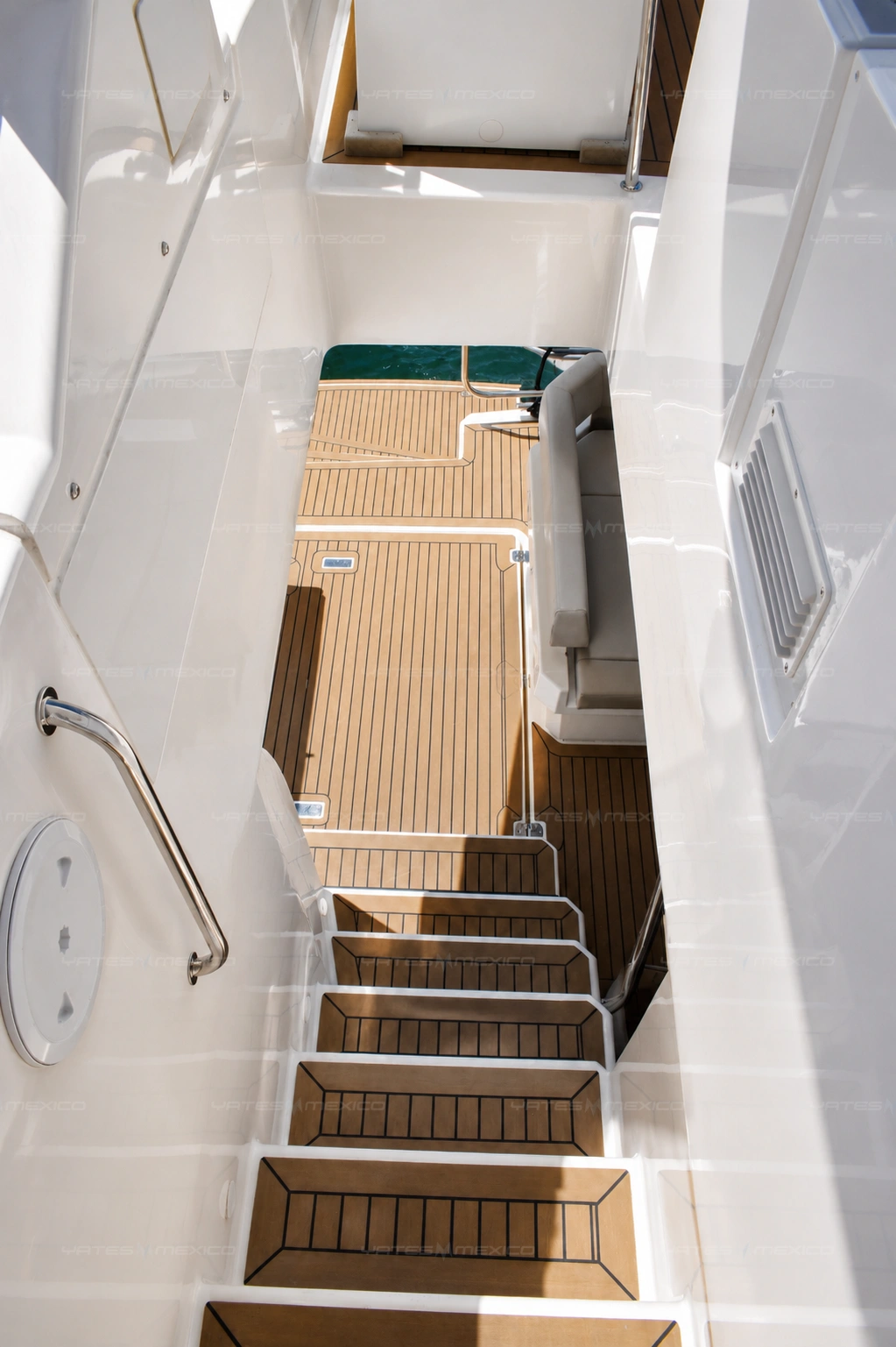 Leopard 46 exterior side deck and walkway