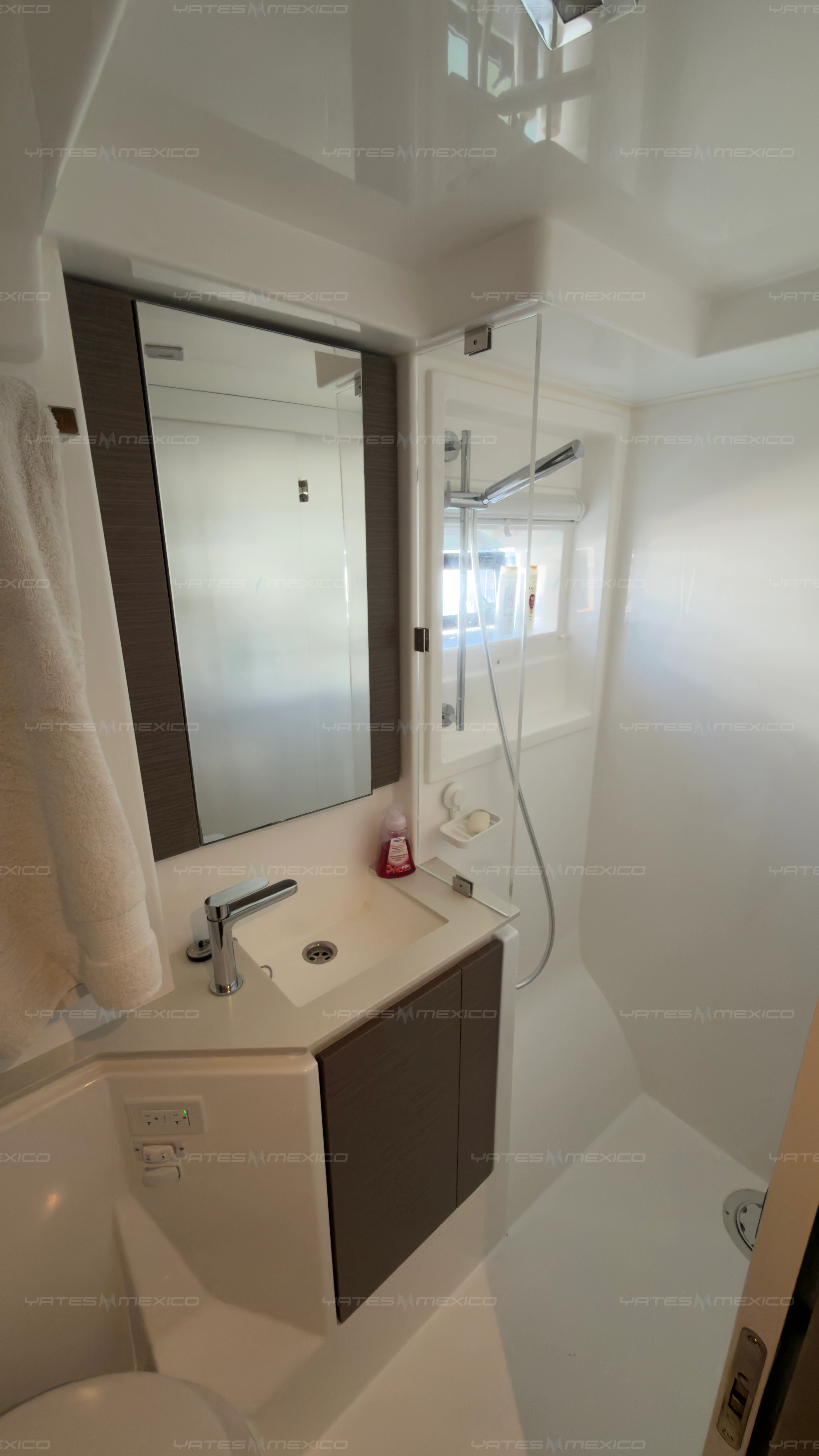 Leopard 46 ensuite bathroom and shower