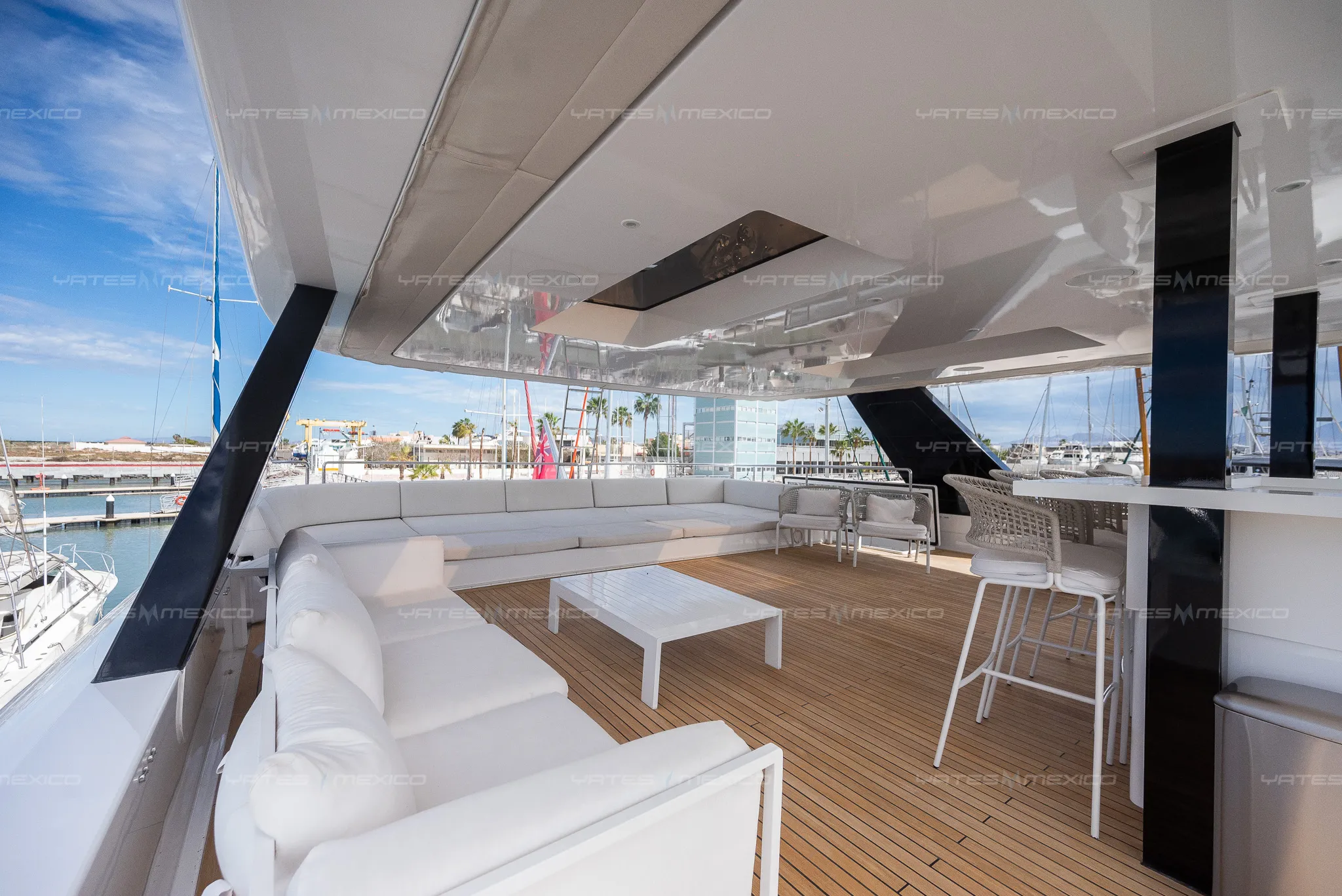 Sunreef81 3 Sunreef 81 yacht charter La Paz - deck and flybridge photo 01