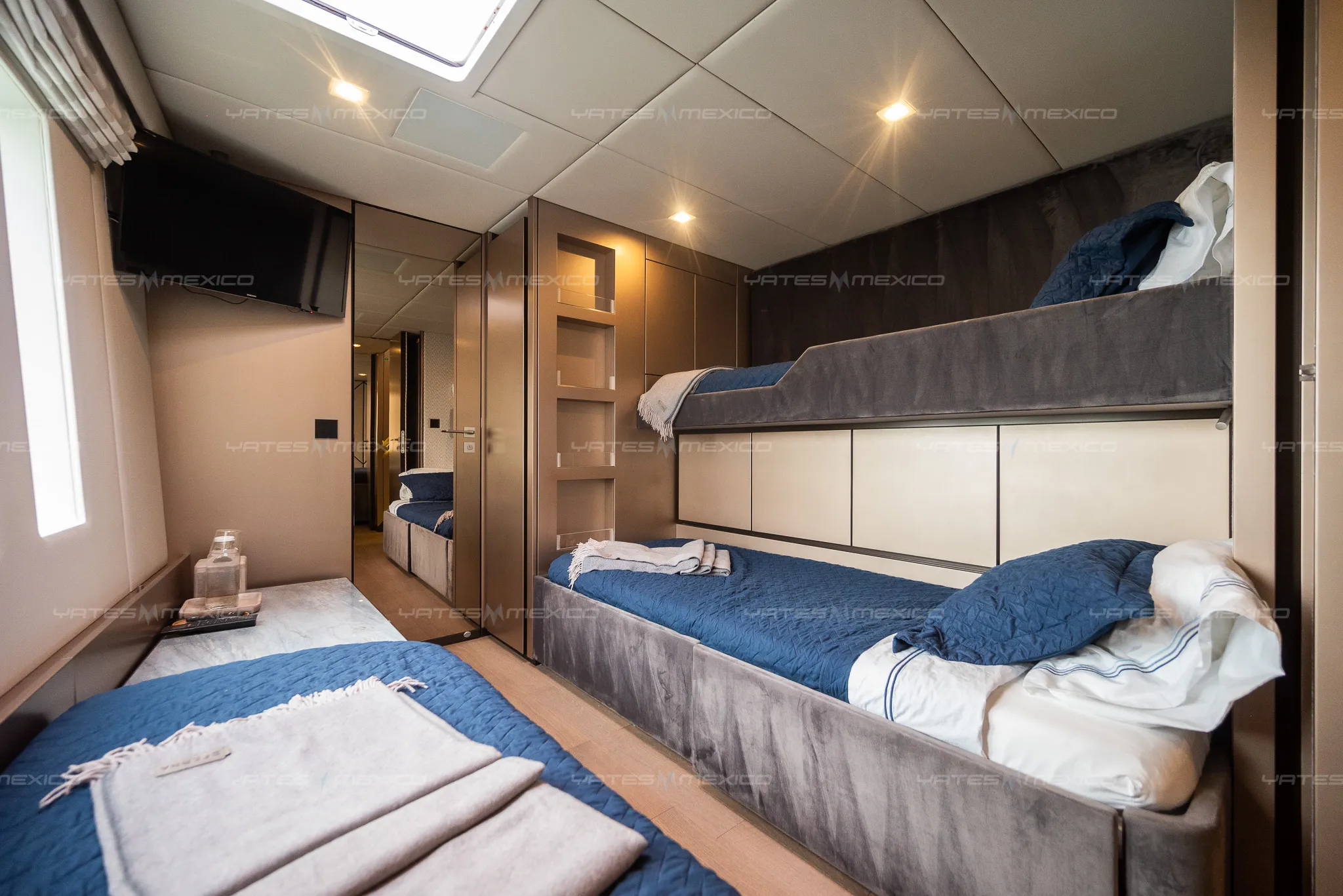 Sunreef81 30 Sunreef 81 yacht charter La Paz - cabins and en-suite heads photo 07