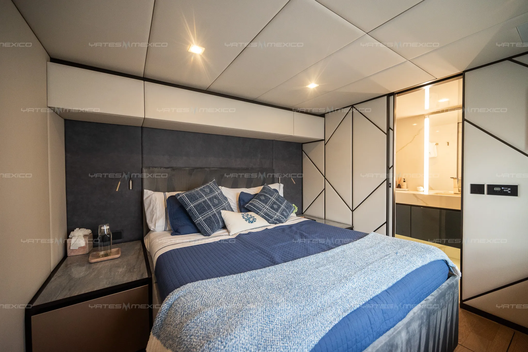 Sunreef81 31 Sunreef 81 yacht charter La Paz - cabins and en-suite heads photo 08