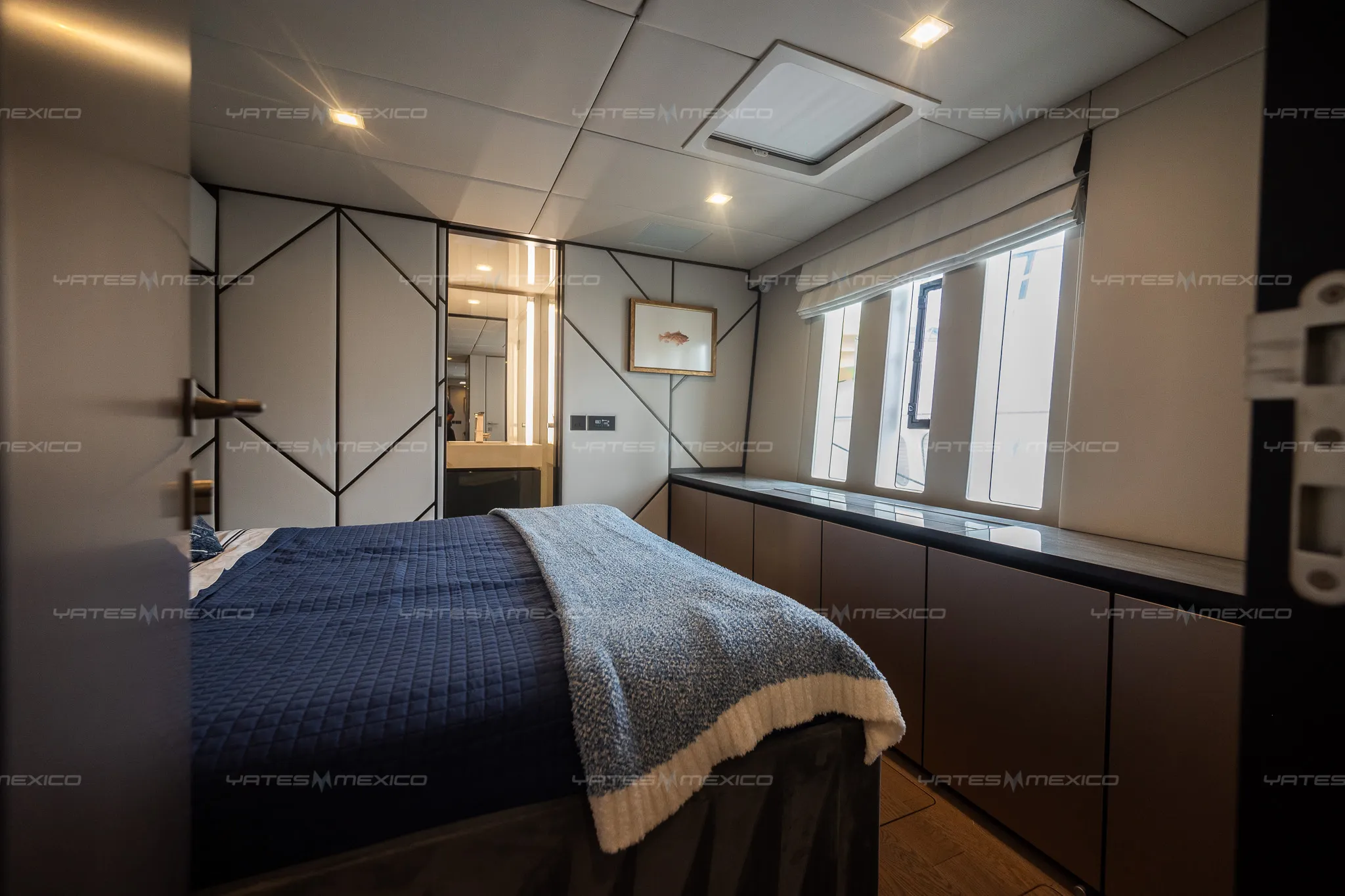 Sunreef81 33 Sunreef 81 yacht charter La Paz - cabins and en-suite heads photo 10