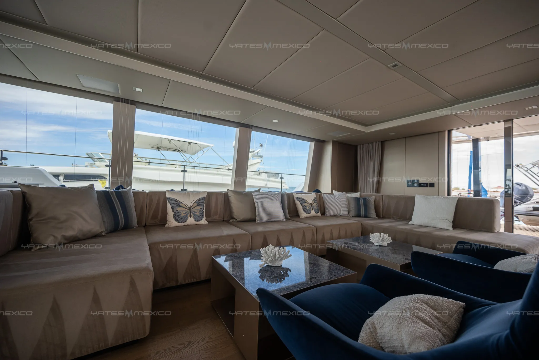 Sunreef81 16 Sunreef 81 yacht charter La Paz - main salon and galley photo 04