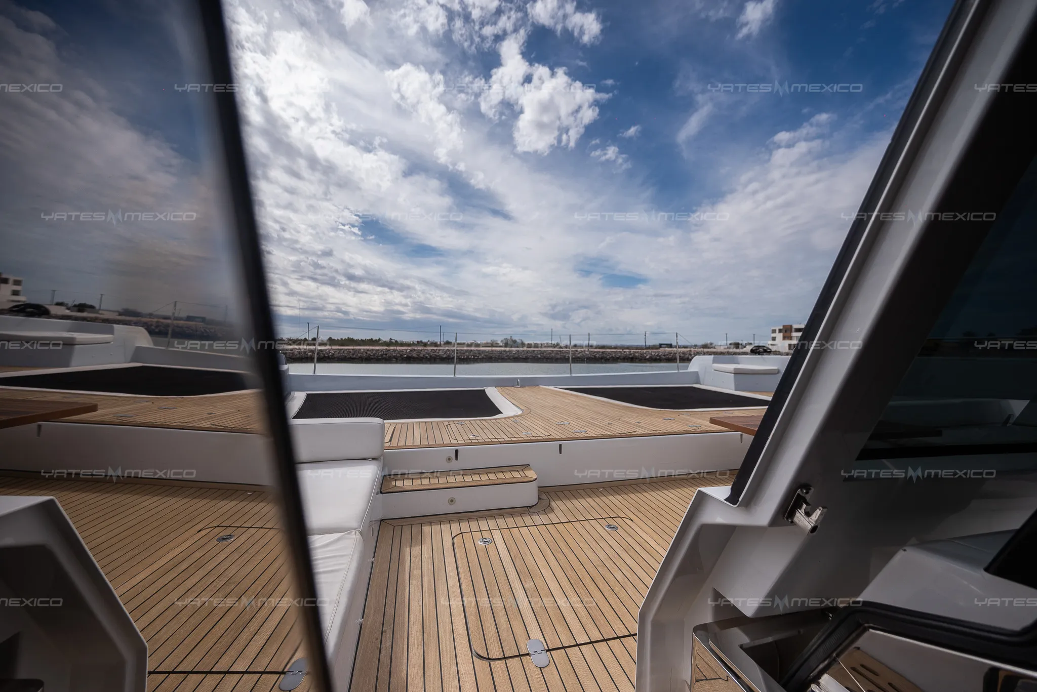 Sunreef81 7 Sunreef 81 yacht charter La Paz - deck and flybridge photo 05