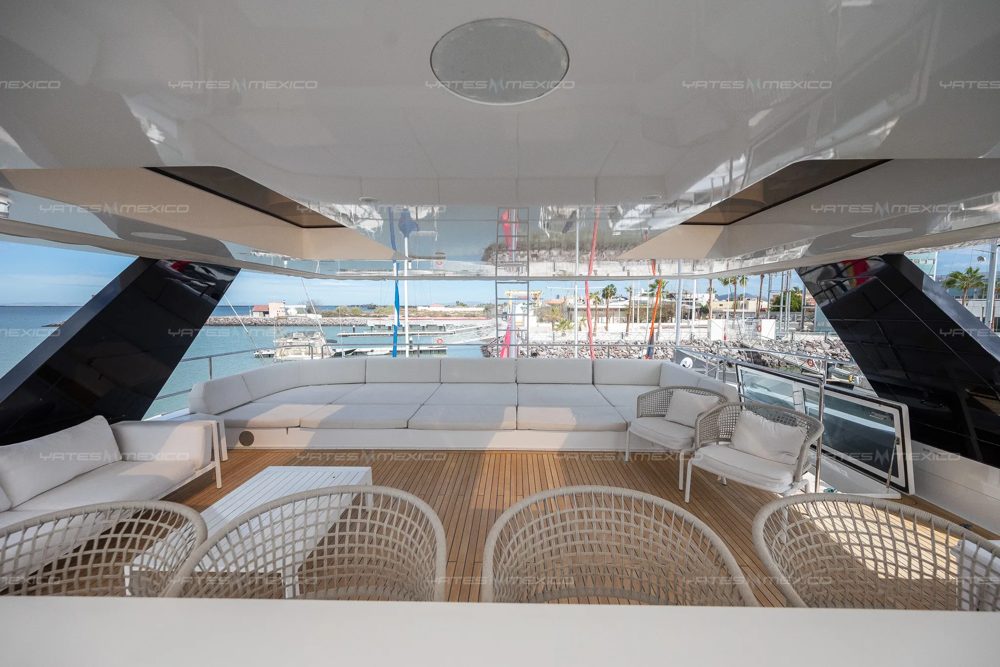 Sunreef81 6 Sunreef 81 yacht charter La Paz - deck and flybridge photo 04