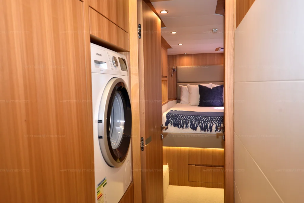 Iliad 60 yacht charter Cabo San Lucas - cabins and en-suite heads photo 01