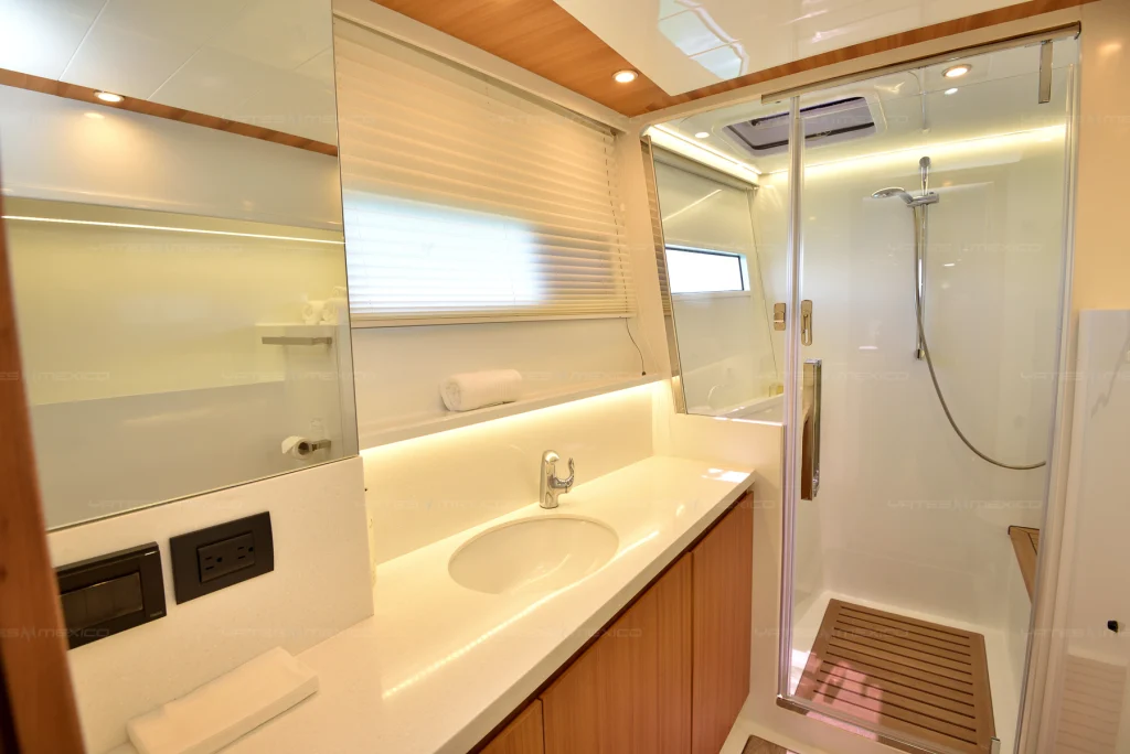 Iliad 60 yacht charter Cabo San Lucas - cabins and en-suite heads photo 03
