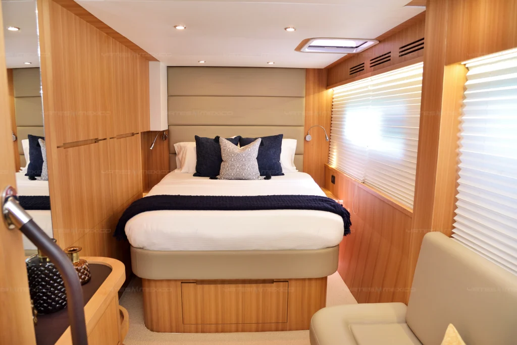 Iliad 60 yacht charter Cabo San Lucas - cabins and en-suite heads photo 05
