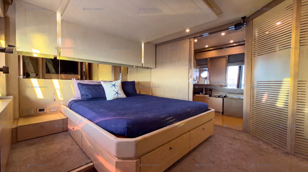 Ferretti 75 yacht charter La Paz - VIP cabin with queen bed and en-suite head