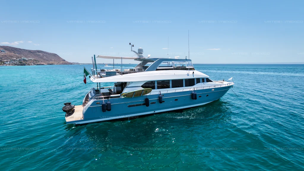 Monte Fino 84 yacht charter La Paz - bow and hull lines on turquoise water