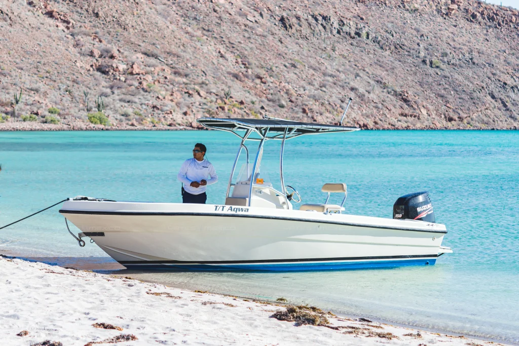 Horizon 84 yacht charter La Paz - exterior deck and yacht profile