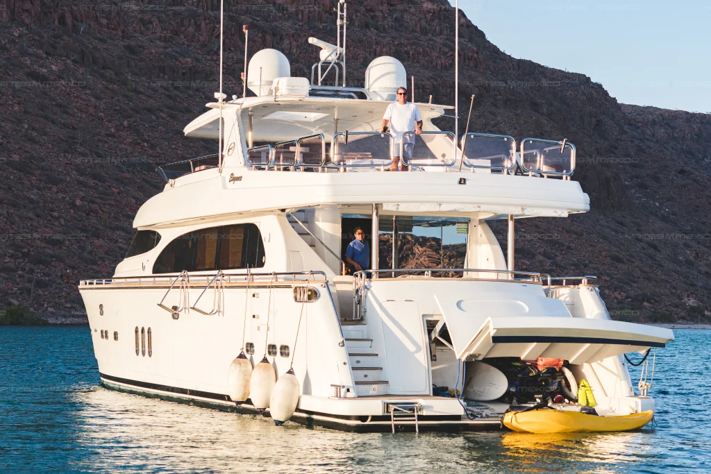 Horizon 84 yacht charter La Paz - Horizon yacht underway off La Paz