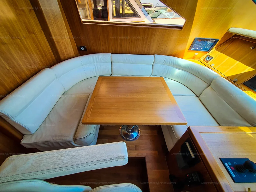 Horizon 84 yacht charter La Paz - double guest cabin