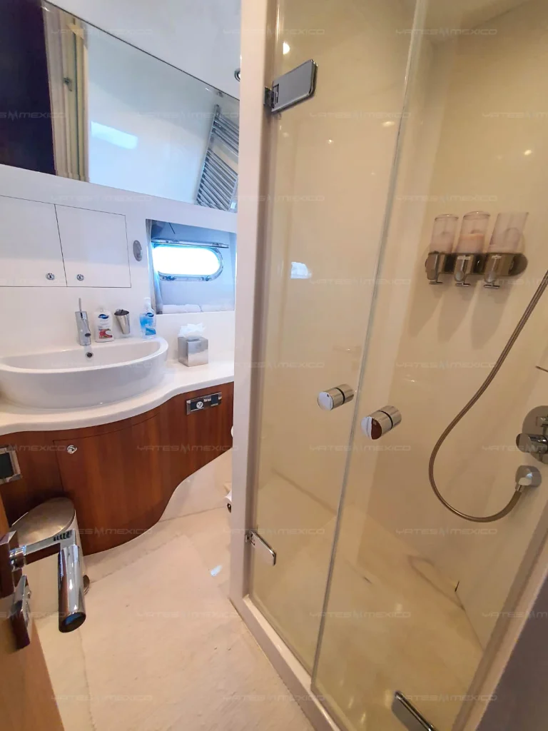Horizon 84 yacht charter La Paz - VIP suite interior detail
