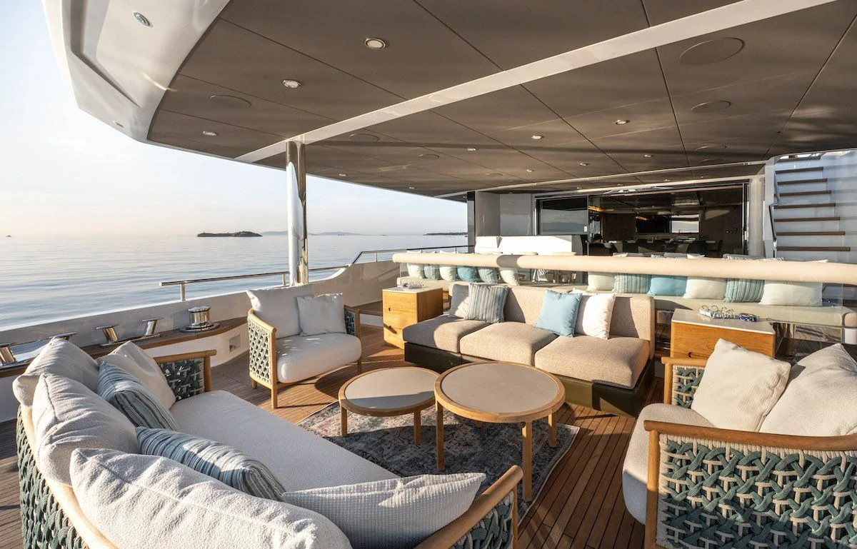 Numarine 132 flybridge deck lounge
