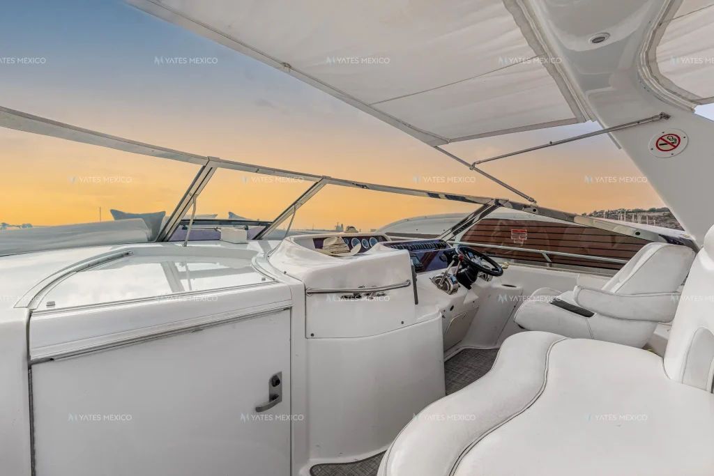 Sea Ray 45 yacht charter La Paz - wide view of the helm and companion seating
