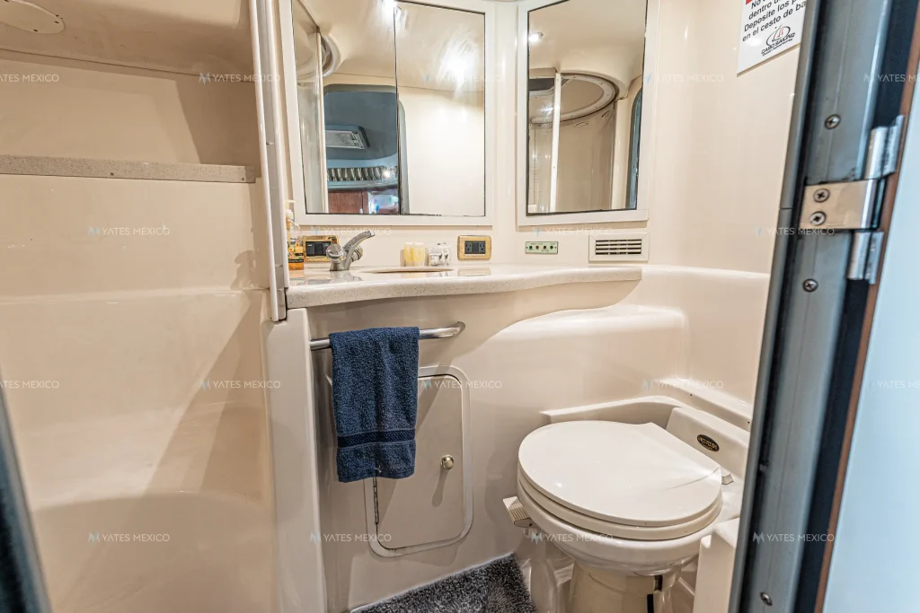 Sea Ray 45 yacht charter La Paz - head with separate shower