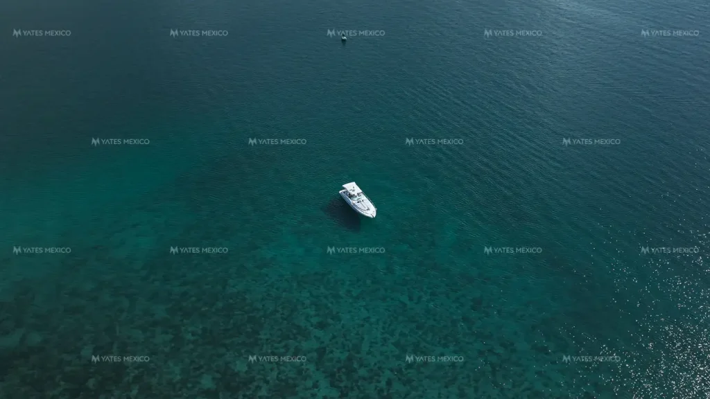Sea Ray 45 yacht charter La Paz - yacht alone on the deep blue Sea of Cortez