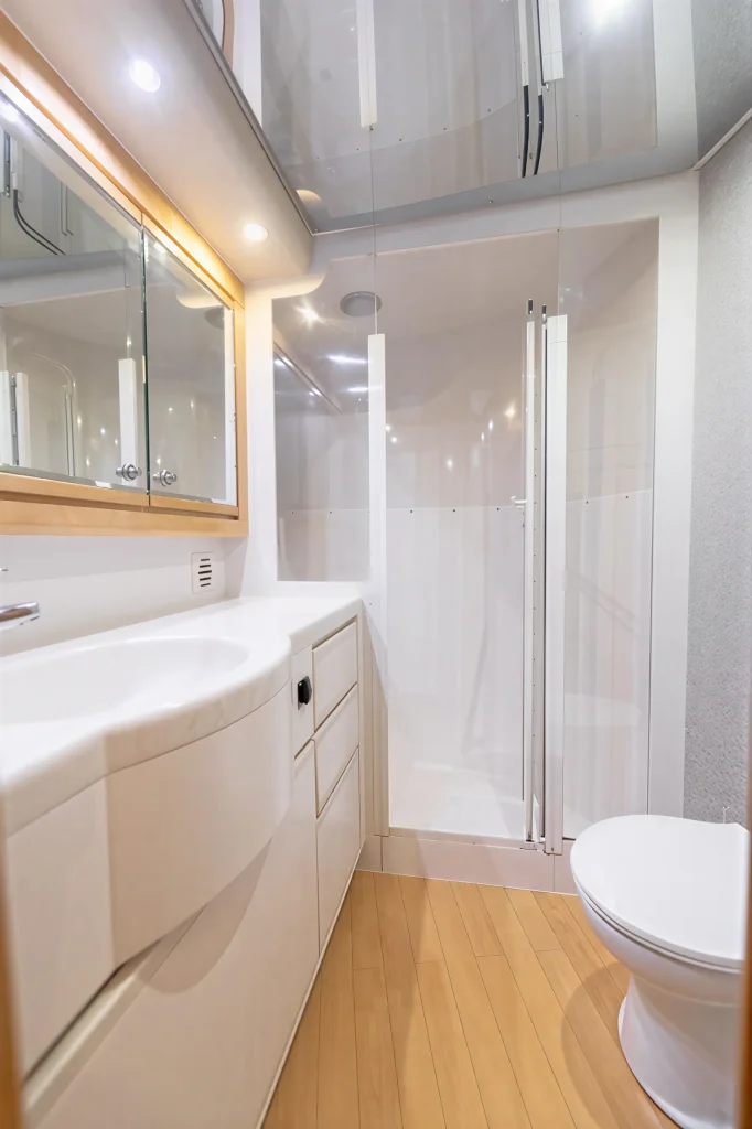Bertram 54 yacht charter La Paz - master head with separate shower and tub