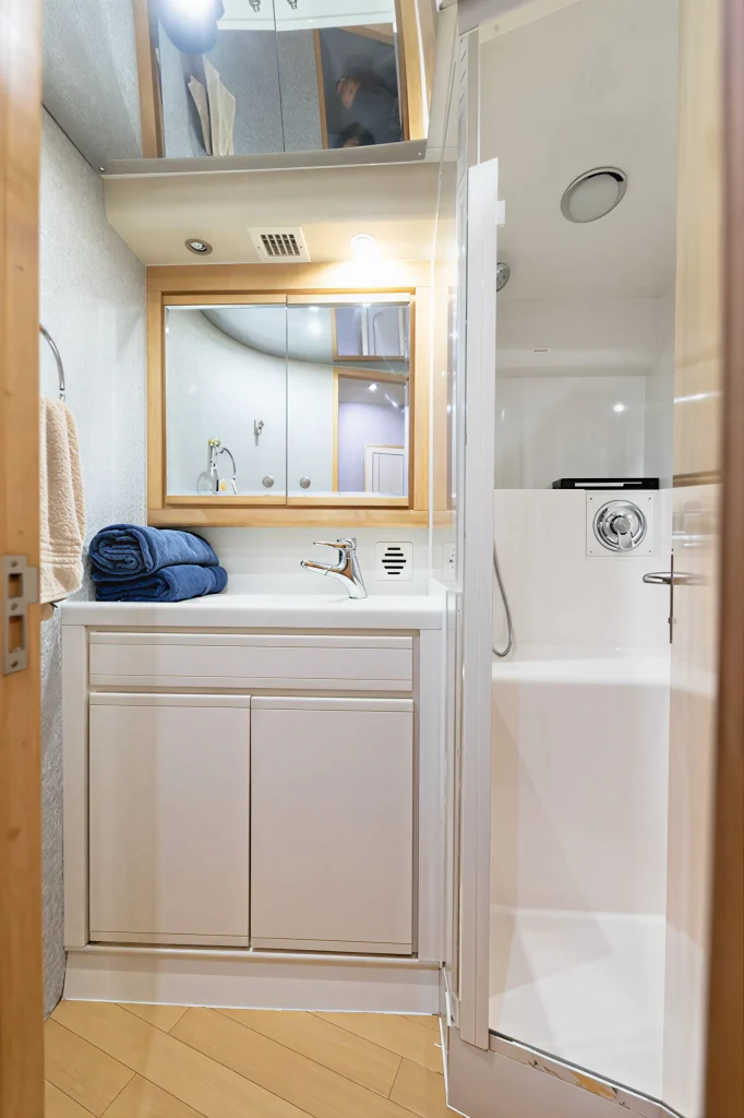 Bertram 54 yacht charter La Paz - guest head with vanity and shower
