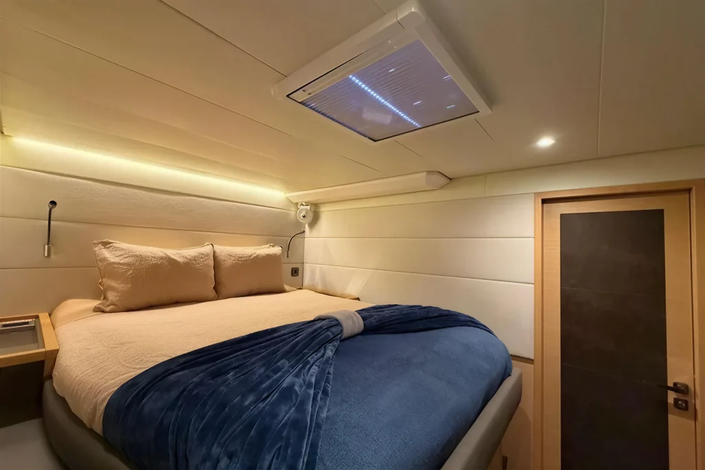VIP double cabin aboard the Lagoon 63 catamaran, La Paz yacht charter