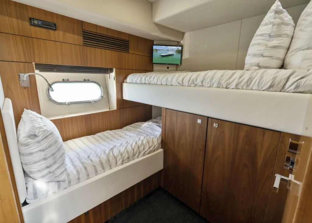 Sunseeker 64 yacht charter La Paz - twin guest cabin