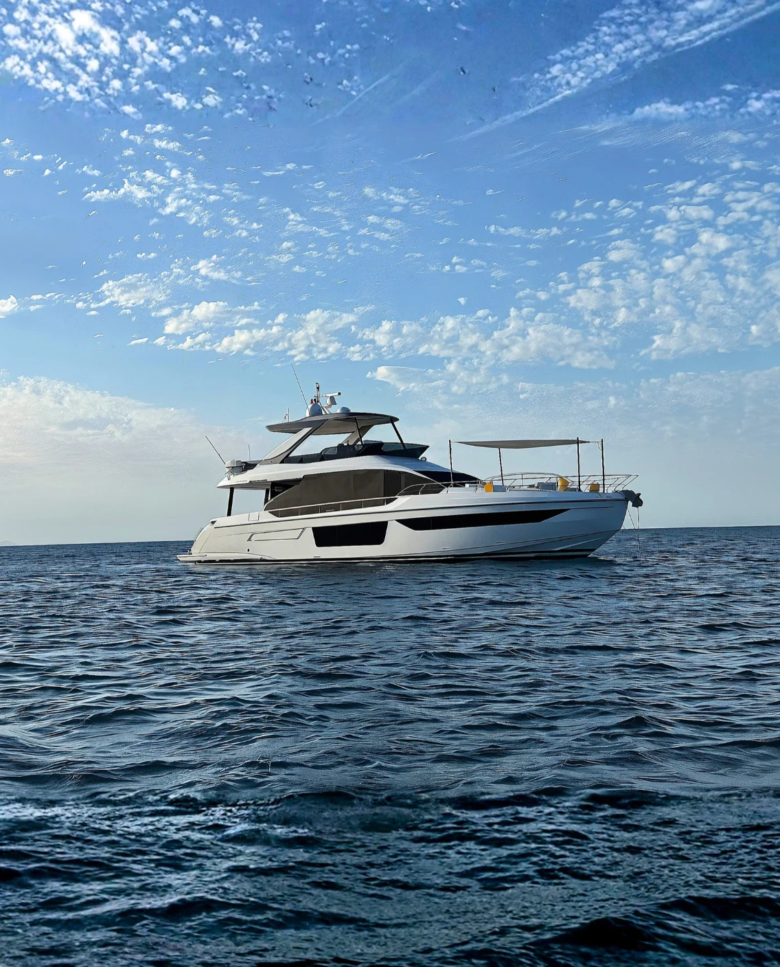 Azimut 68 2023 flybridge yacht charter in La Paz, exclusive with YACHTSMX