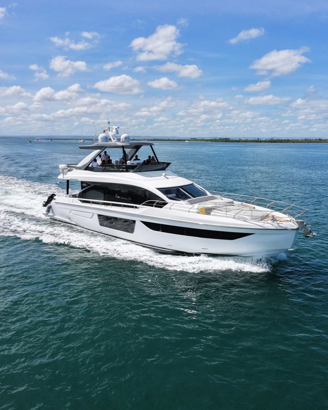 Azimut 68 2023 flybridge yacht charter in La Paz, exclusive with YACHTSMX