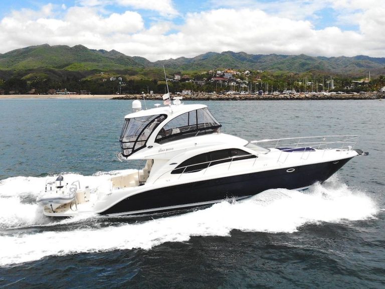 Sea Ray 52' Sedan Bridge · Puerto Vallarta · 1